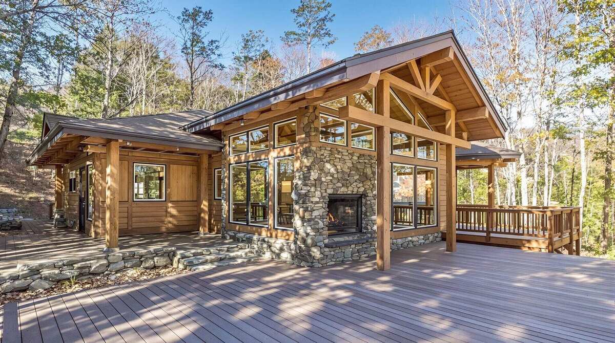Luxury property listing